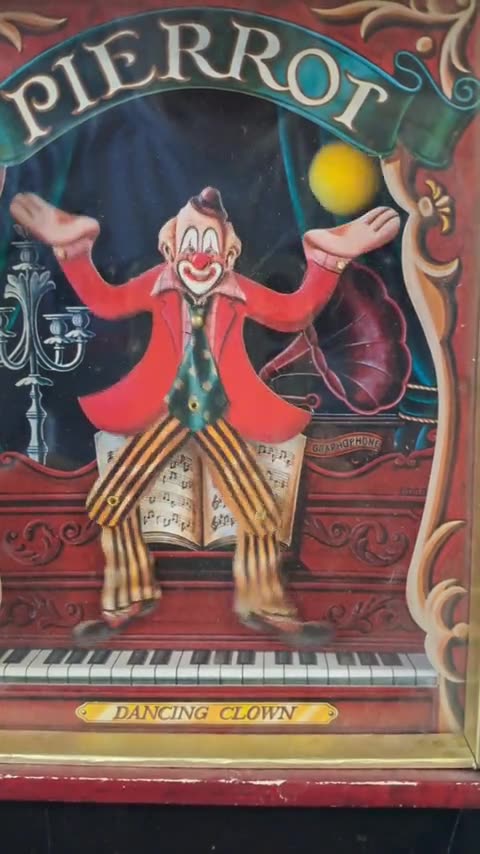 Caja musical autómata · Pierrot