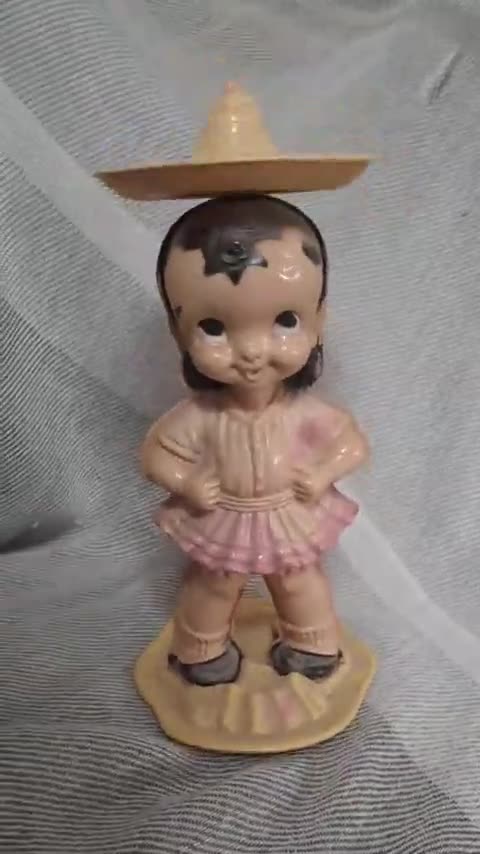 Muñeca danzante con sombrero giratorio