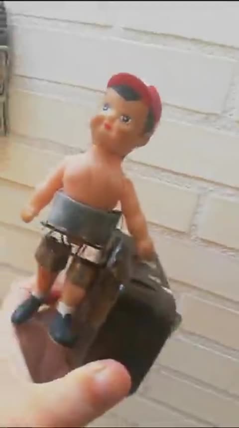Muñeco con maleta